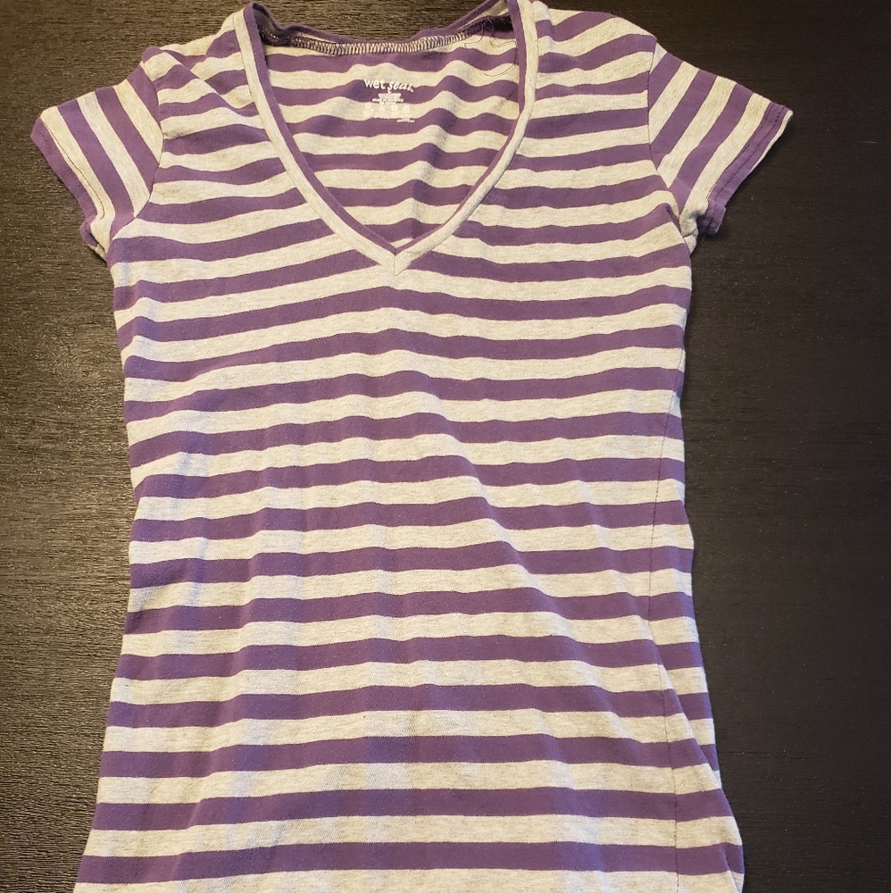 Wet seal t shirt